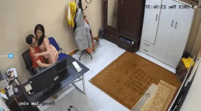 Vợ mặc thế này chồng sao mà làm việc yên được